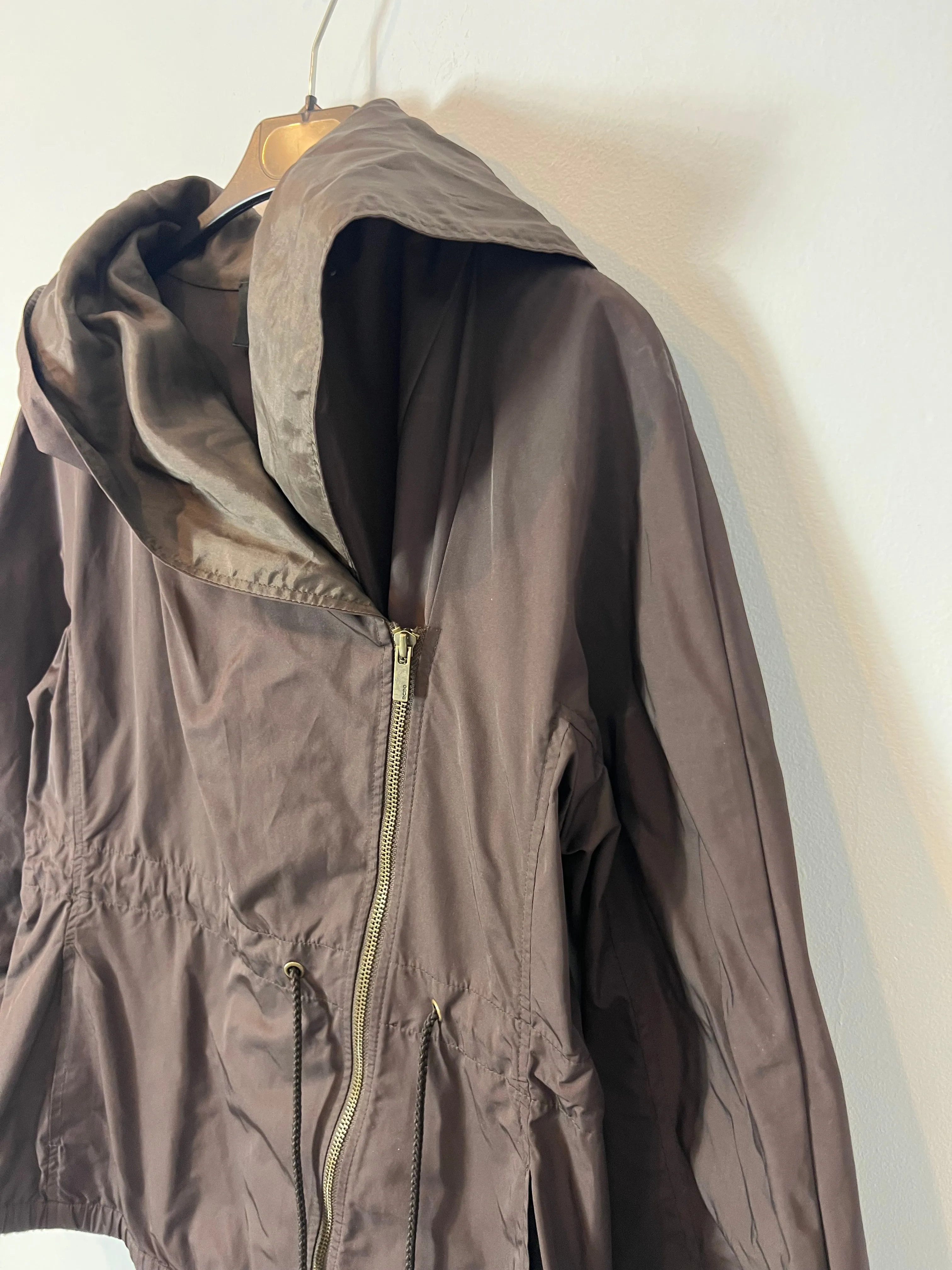 BCBG MAXMARA. Parka marrón cortavientos. T S